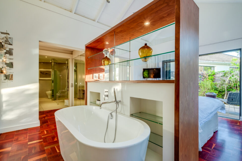 Amory - Master En-suite Bath