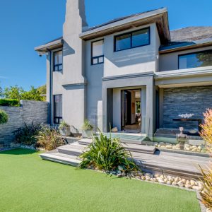 Bayon House - Front garden