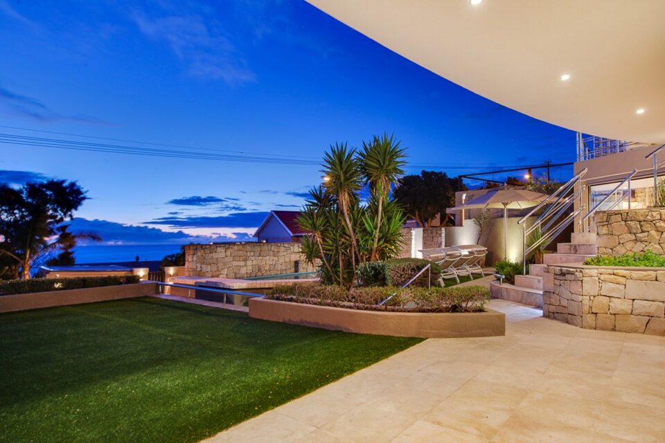 Lions Crest - Garden