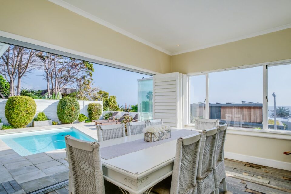 Barbados - Dining by the Pool