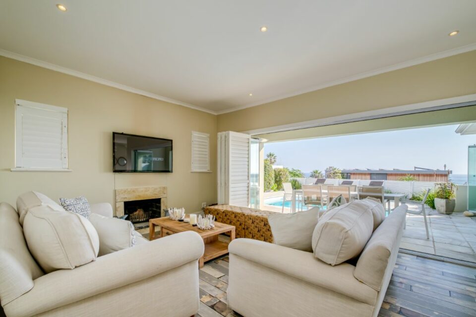 Barbados - Lounge with TV