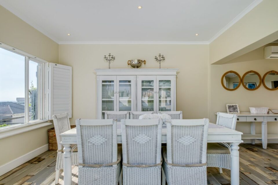 Barbados - Stylish Dining Area