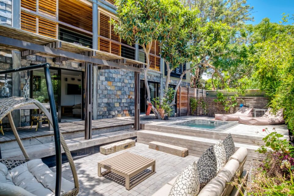 17 Geneva Lower - Private Exterior