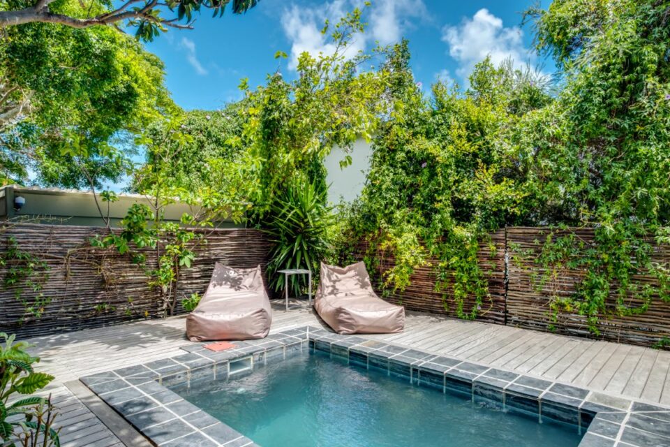 17 Geneva Lower - Poolside