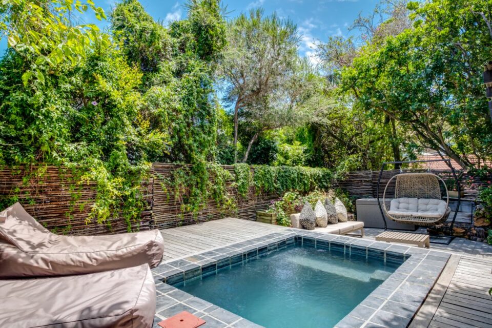 17 Geneva Lower - Pool