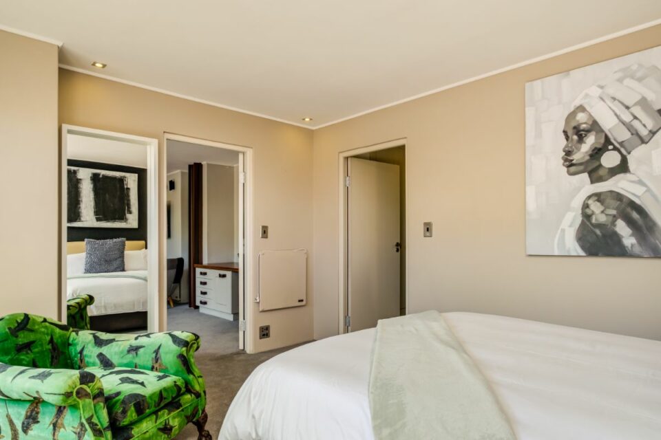 17 Geneva Lower - Bedroom to Lounge