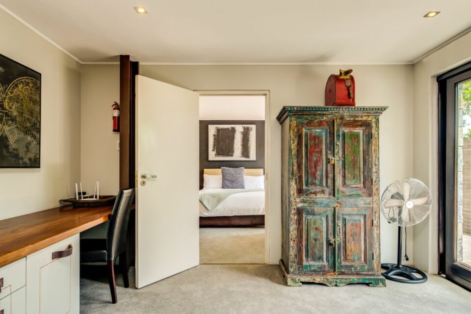 17 Geneva Lower - Laptop Friendly Workspace