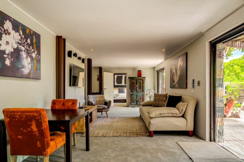 17 Geneva Lower -  Living and Dining