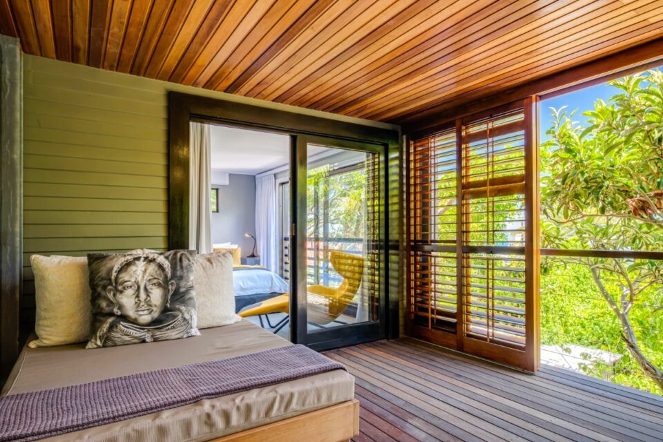 17 Geneva Middle - Day Bed with a Green View