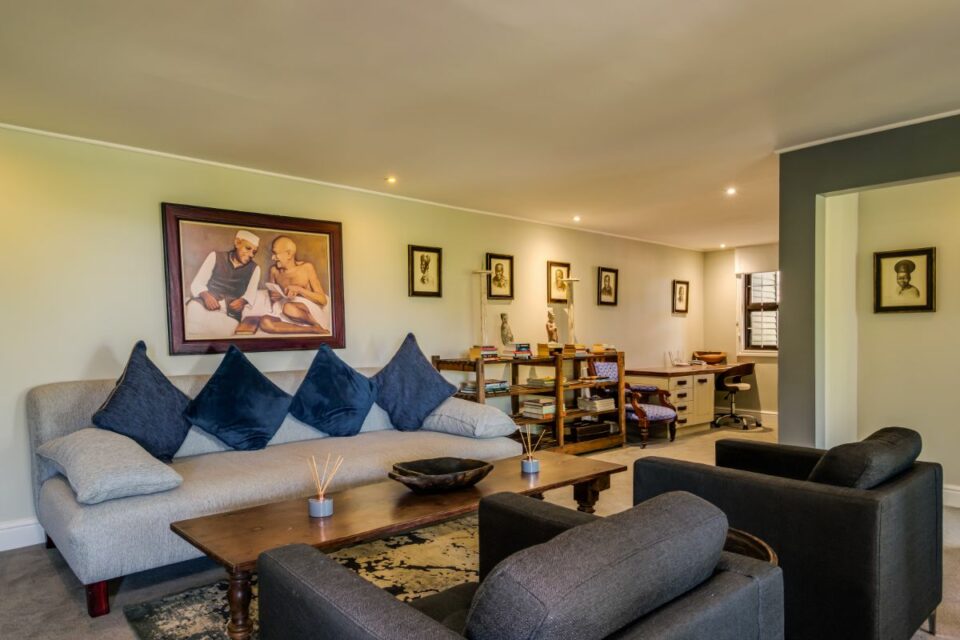 17 Geneva Middle - Living Area