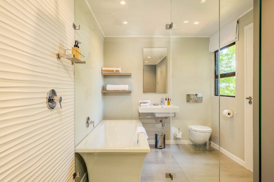 17 Geneva Middle - En-suite Bathroom