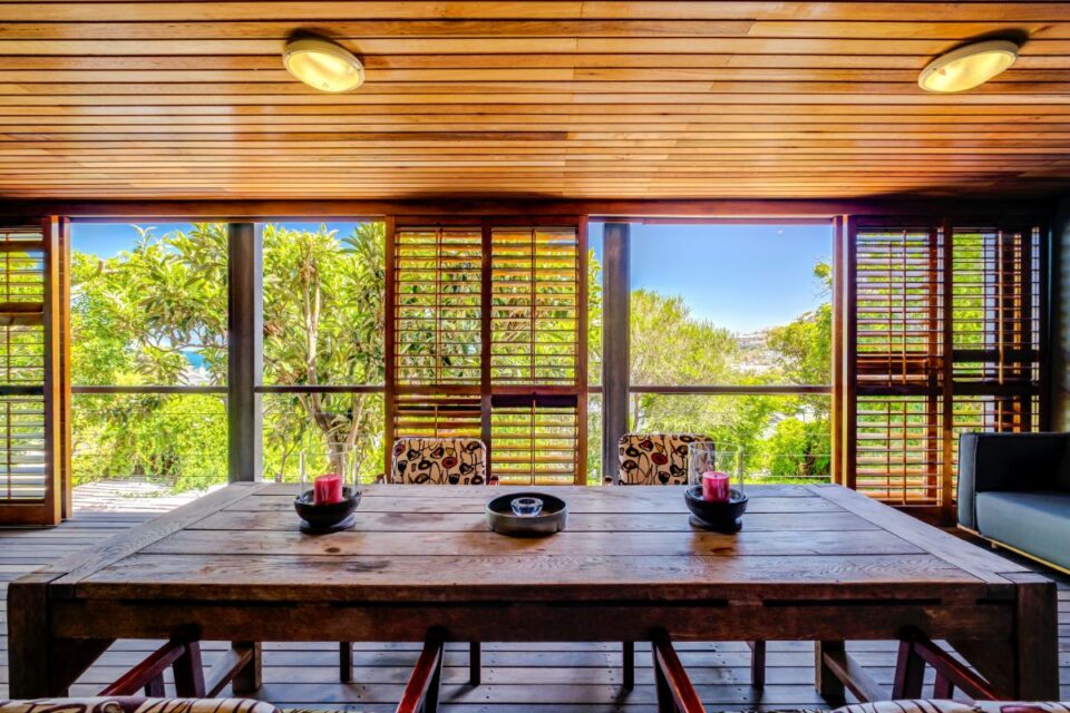 17 Geneva Middle - Balcony Dining