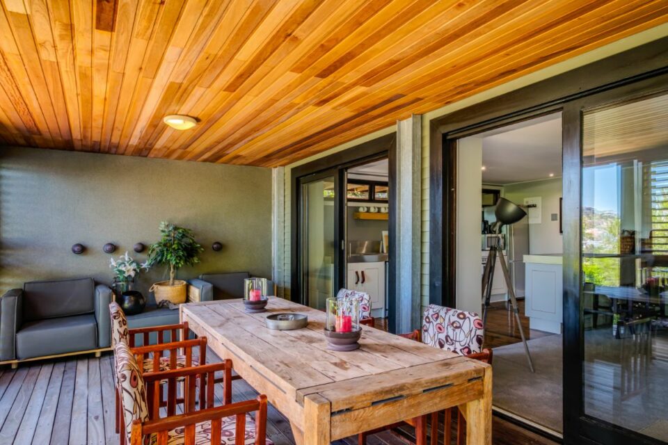 17 Geneva Middle - Dining for 4