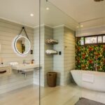 17 Geneva Upper - Bathroom