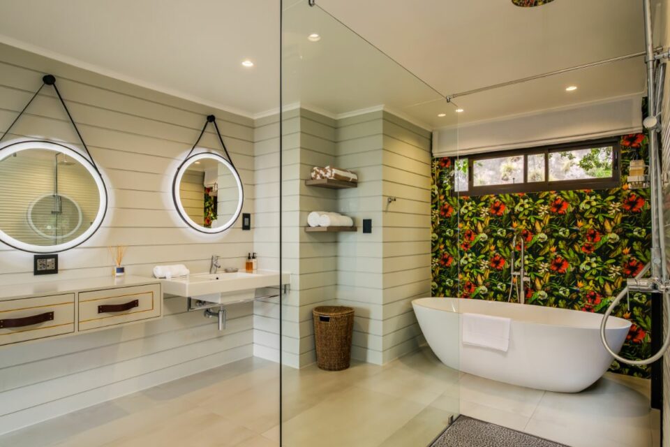 17 Geneva Upper - Bathroom