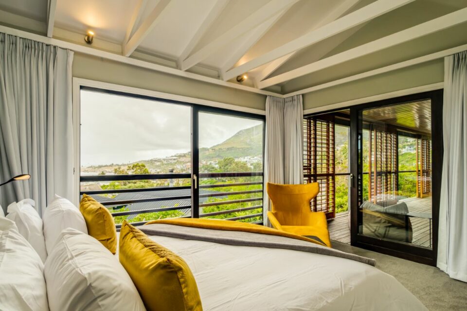 17 Geneva Upper - Bedroom Balcony Access