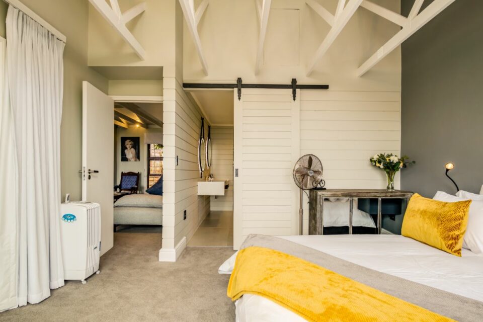 17 Geneva Upper - Bedroom En-suite