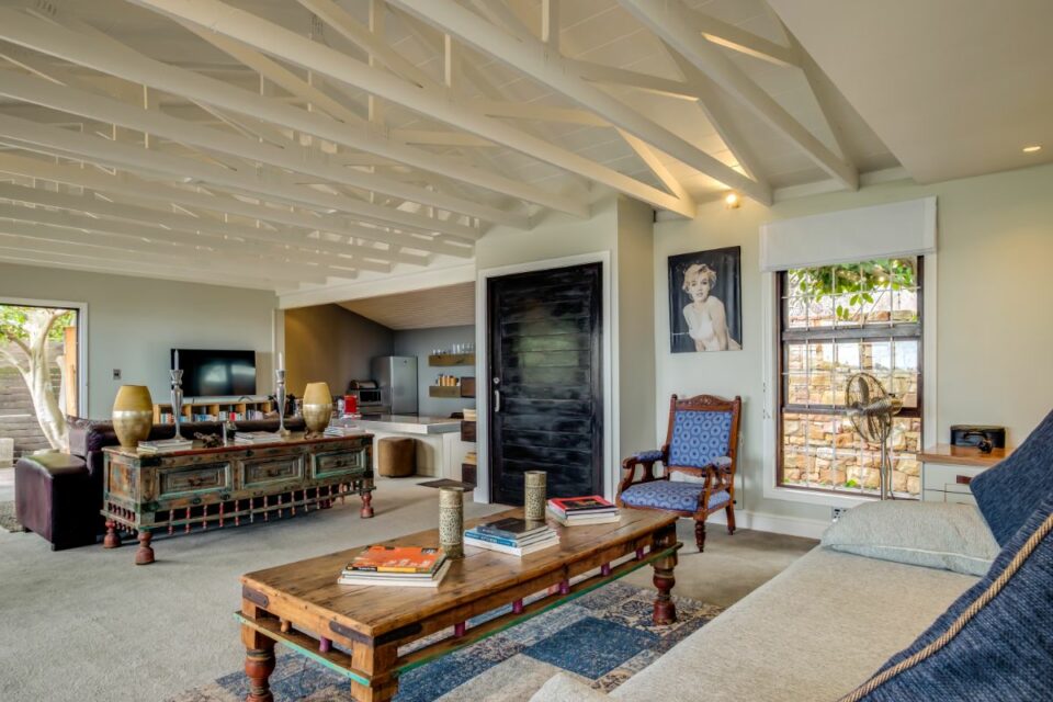 17 Geneva Upper - Interior