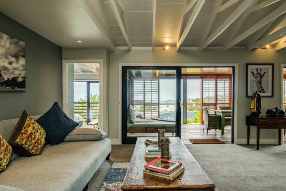 17 Geneva Upper - Deck Access