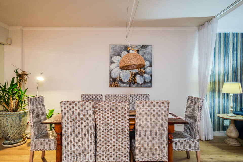 Beach Steps - Dining table