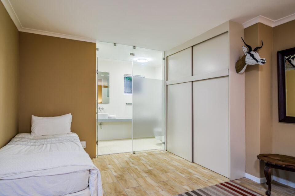 Beach Steps - Bedroom one second bed