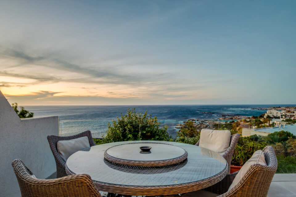 Beach Steps - Outdoor dining and view