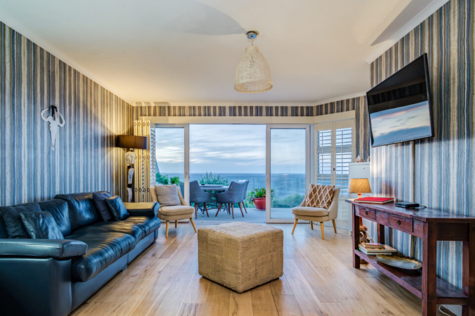 Beach Steps - TV lounge