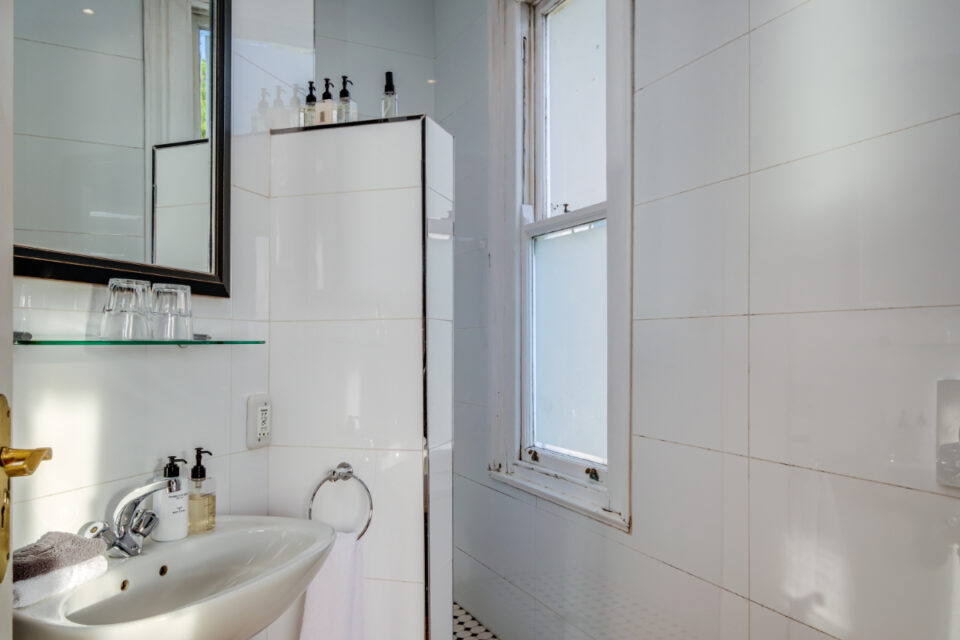 Camps Bay Terrace Lodge - Bathroom