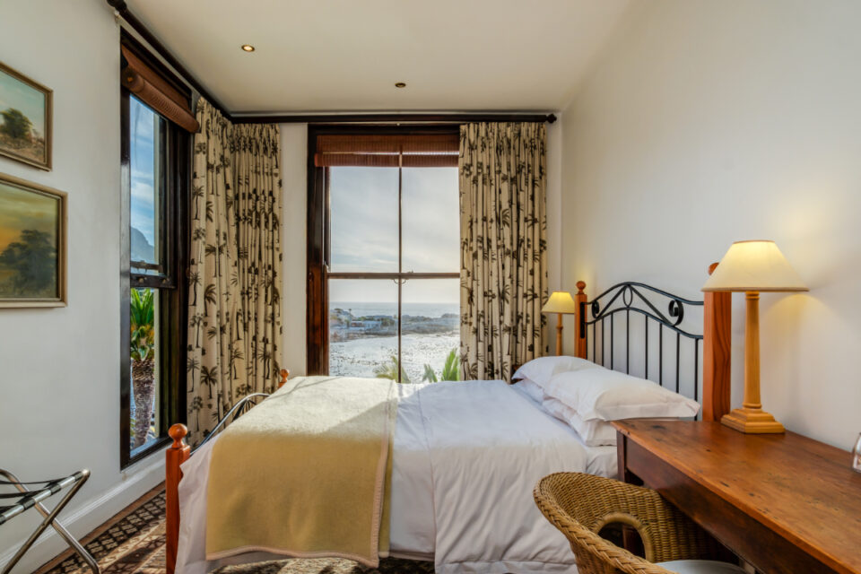 Camps Bay Terrace Lodge - Bedroom with sea views