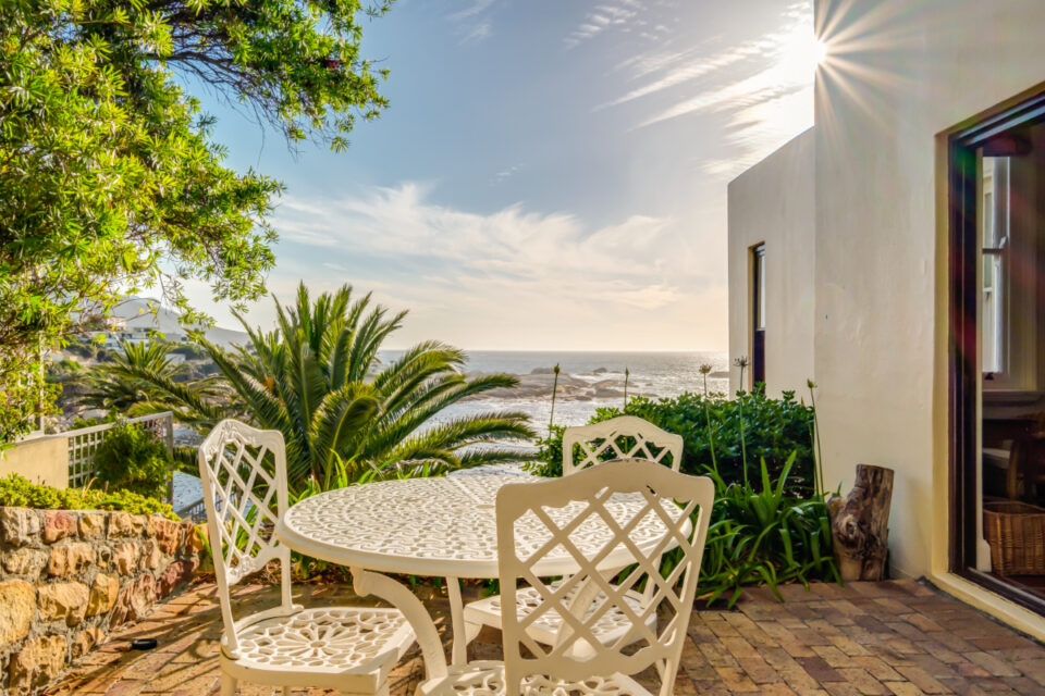 Camps Bay Terrace Lodge - Courtyard with views