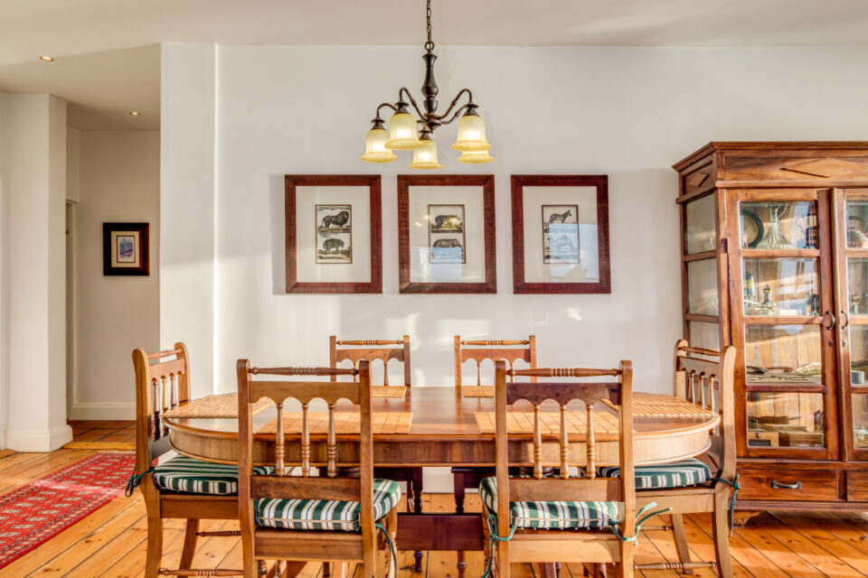 Camps Bay Terrace Lodge - Dining table