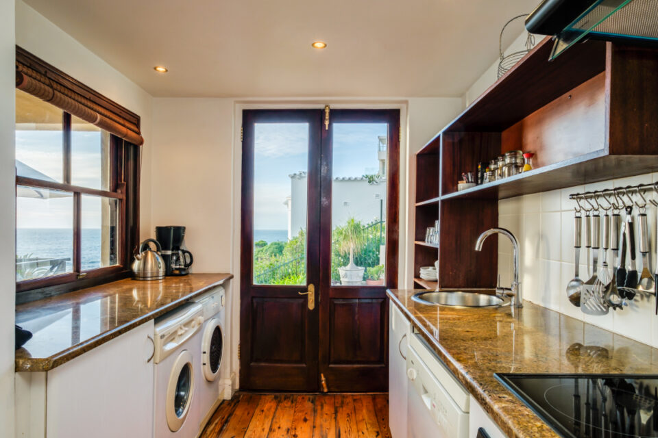 Camps Bay Terrace Lodge - Kitchen