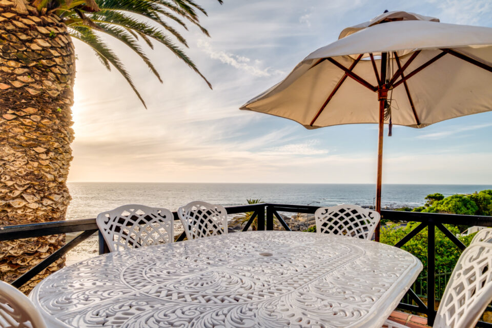 Camps Bay Terrace Lodge - Outdoor dining