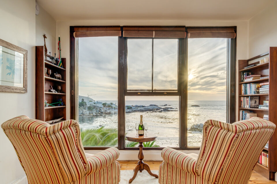 Camps Bay Terrace Lodge - Seating with views