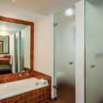 Camps Bay Terrace Lodge - Second bathroom