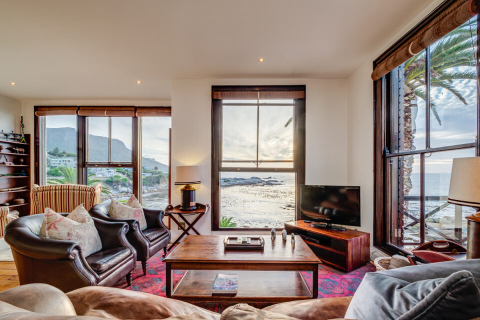 Camps Bay Terrace Lodge - TV lounge