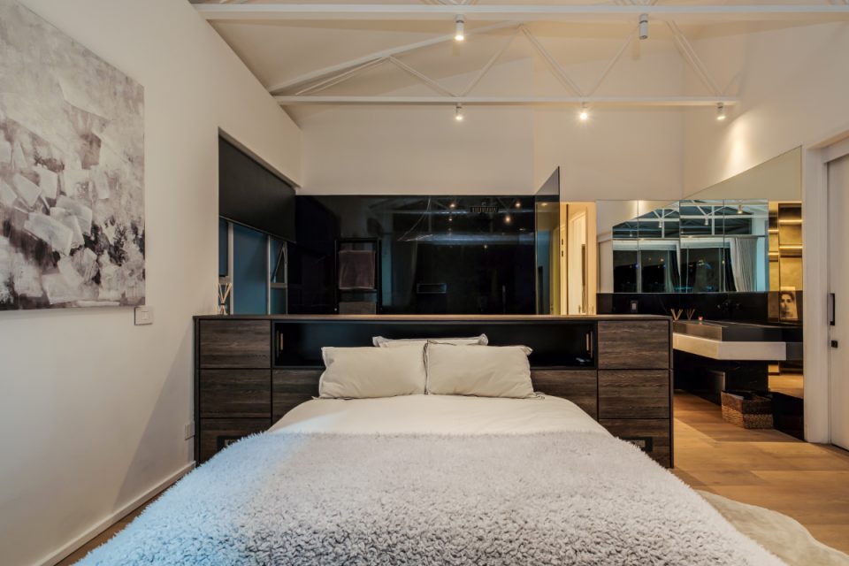 Mithras House - Main bedroom