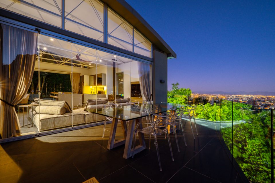 Mithras House - Outdoor dining