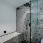 Mithras House - Shared bathroom