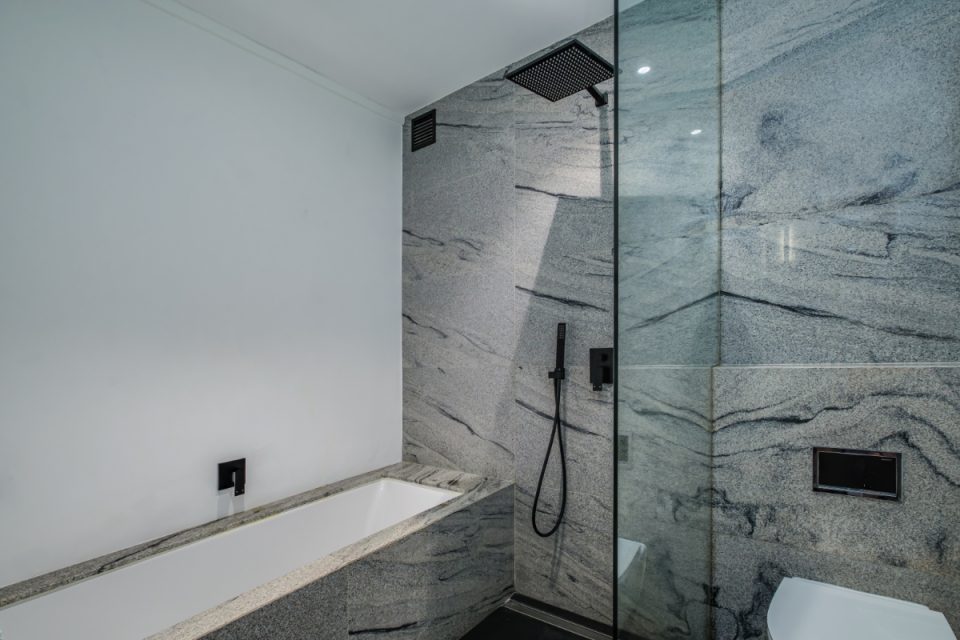 Mithras House - Shared bathroom