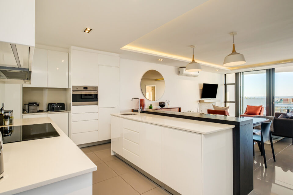 Solis 402 - Kitchen and view