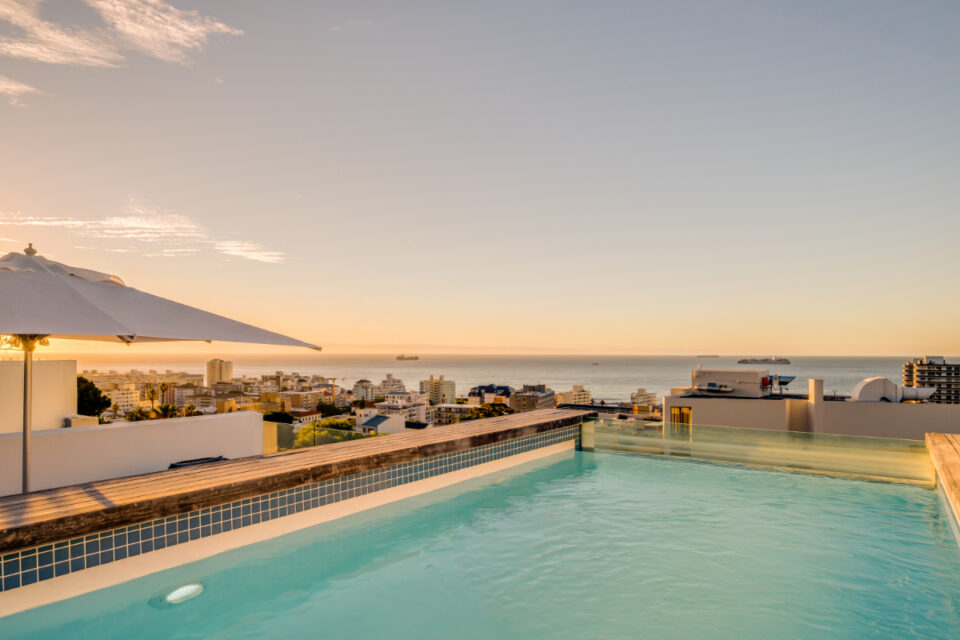 Solis 402 - Pool and views