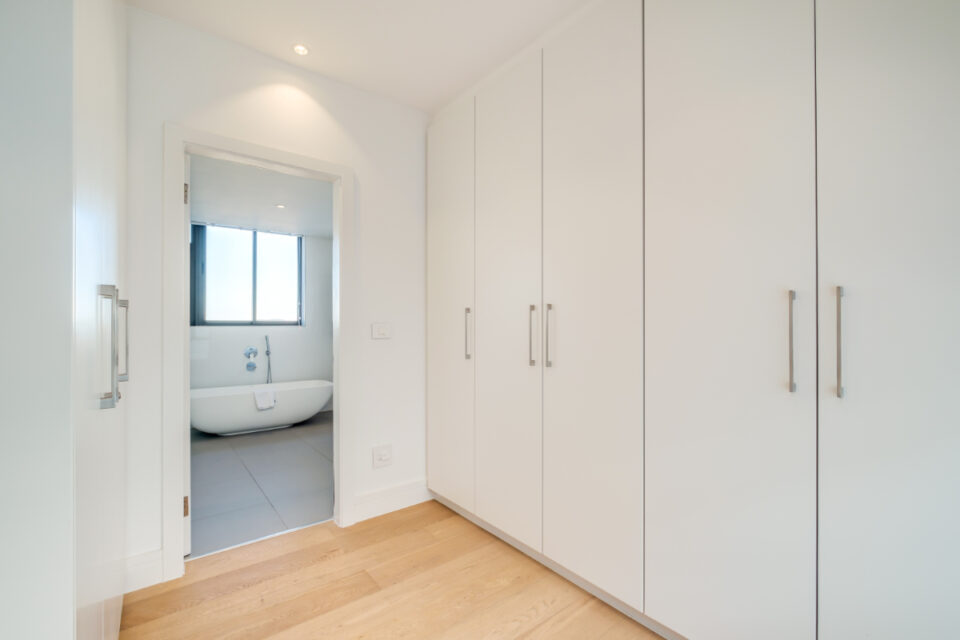 Solis 402 - Walk-in closet