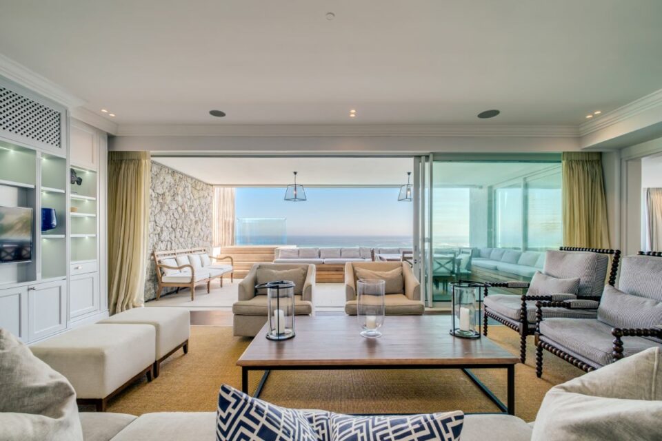 Caliche - Lounge with Views