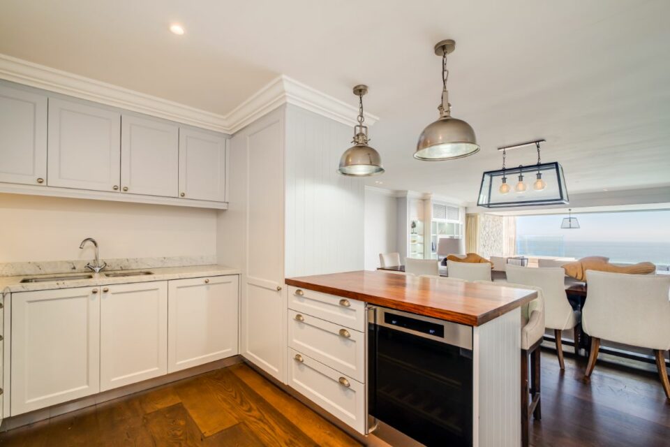 Caliche - Open Plan Kitchen