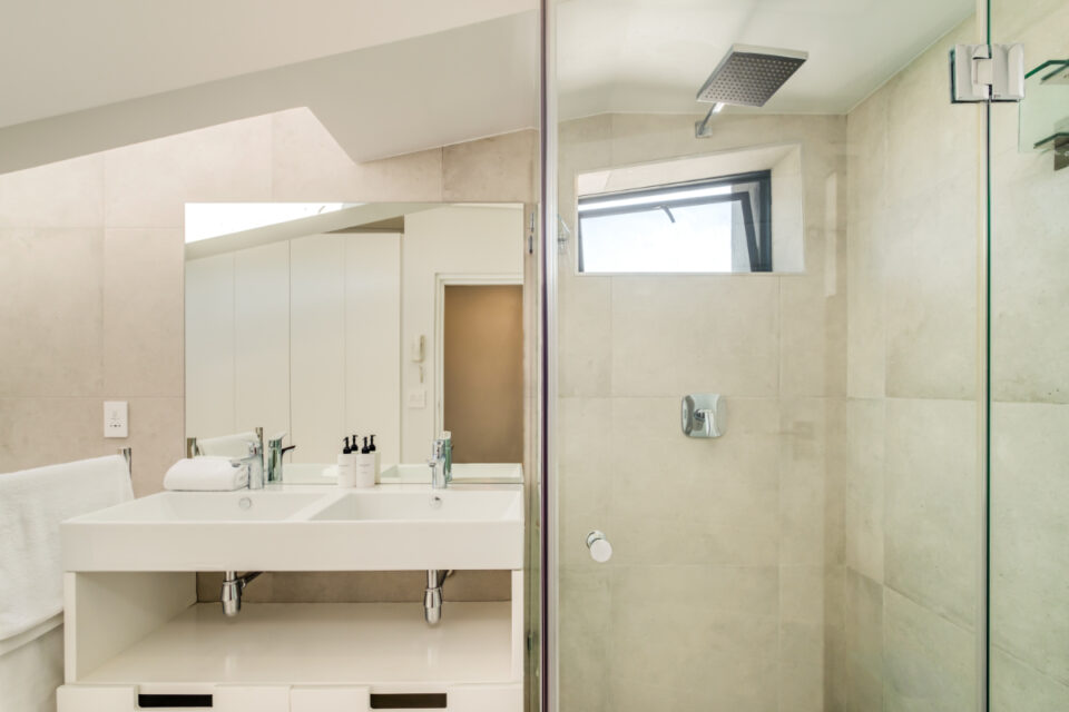 Quendon Penthouse - Master shower