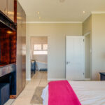 270 Degrees - Main bedroom