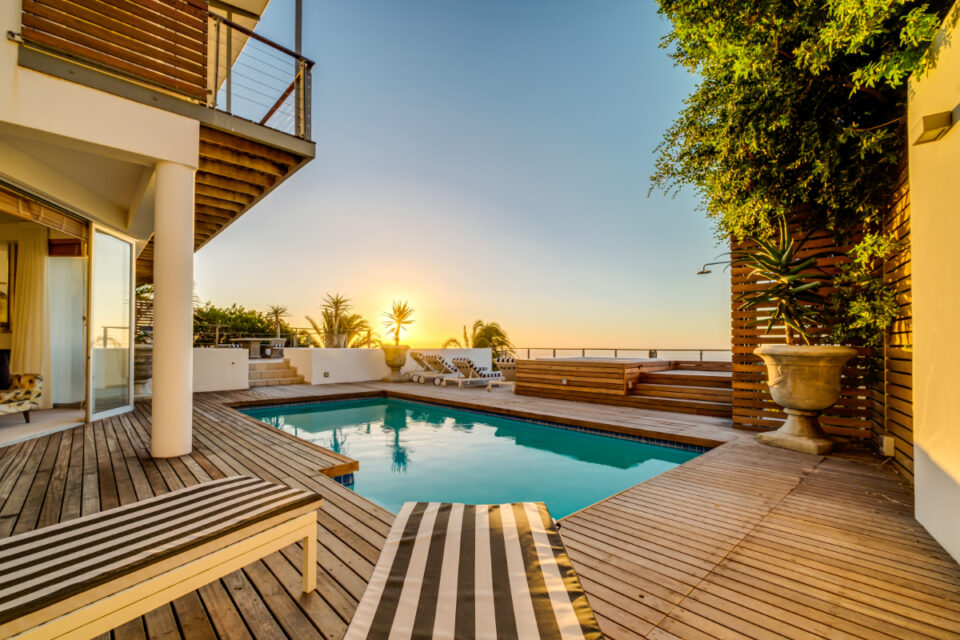A Villa Grenache - Pool and deck