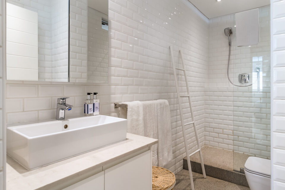 Pleasant Ways - Shared Bathroom