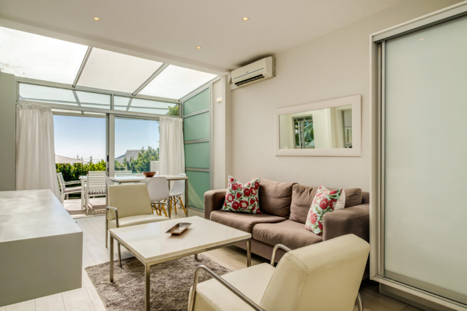 Sea Escape - Living room